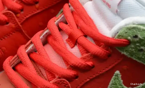 Dunk CW7093-601 Nike low"strawberry cough" SB 0606